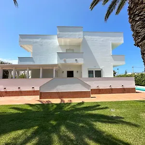 https://villa-antonia-sul-mare-con-piscina-torre-a-mare.barihotels.org